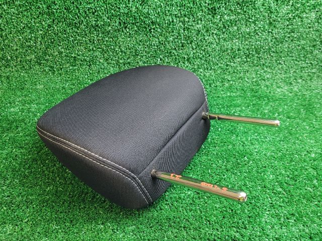 bontott SUZUKI SX4 S-Cross II Jobb első Fejtámla