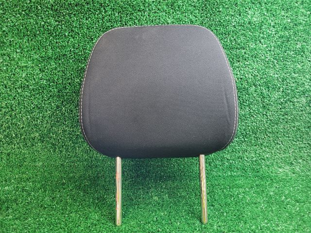 bontott SUZUKI SX4 S-Cross II Jobb első Fejtámla