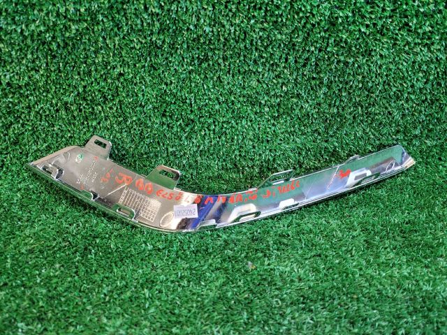 bontott SUZUKI SX4 S-Cross II Jobb első Lökhárító Díszléc