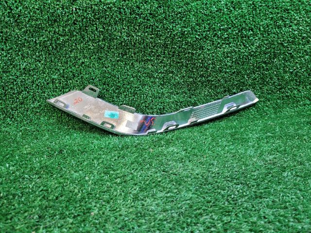 bontott SUZUKI SX4 S-Cross II Jobb első Lökhárító Díszléc