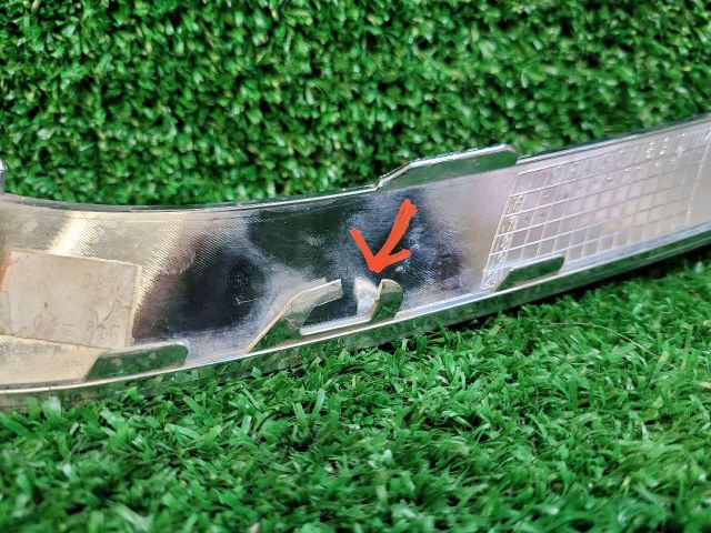 bontott SUZUKI SX4 S-Cross II Jobb első Lökhárító Díszléc