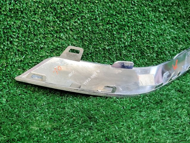 bontott SUZUKI SX4 S-Cross II Jobb első Lökhárító Díszléc