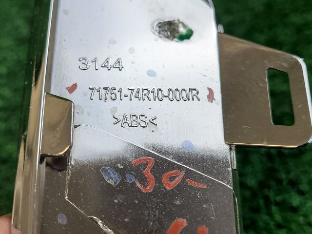 bontott SUZUKI SX4 S-Cross II Jobb első Lökhárító Díszléc