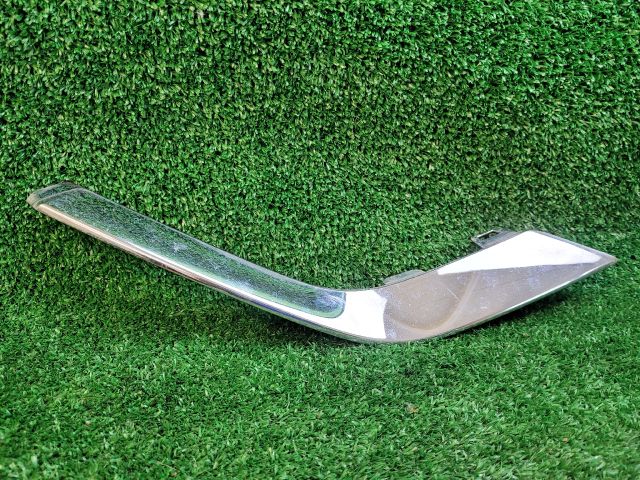 bontott SUZUKI SX4 S-Cross II Jobb első Lökhárító Díszléc