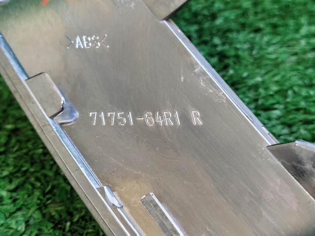 bontott SUZUKI SX4 S-Cross II Jobb első Lökhárító Díszléc