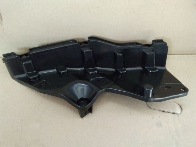 bontott SUZUKI SX4 S-Cross II Jobb Fényszóró Tartó