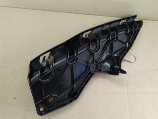 bontott SUZUKI SX4 S-Cross II Jobb Fényszóró Tartó