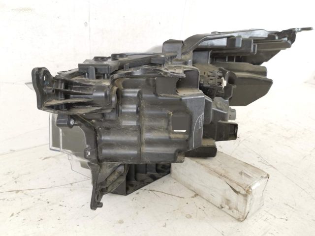 bontott SUZUKI SX4 S-Cross II Jobb Fényszóró