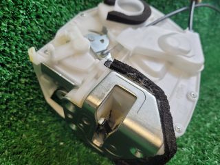 bontott SUZUKI SX4 S-Cross II Jobb hátsó Ajtózár