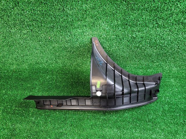 bontott SUZUKI SX4 S-Cross II Jobb hátsó Belső Küszöb Burkolat