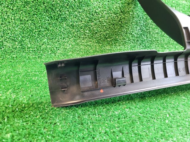 bontott SUZUKI SX4 S-Cross II Jobb hátsó Belső Küszöb Burkolat