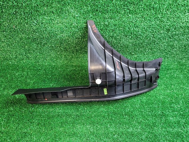 bontott SUZUKI SX4 S-Cross II Jobb hátsó Belső Küszöb Burkolat