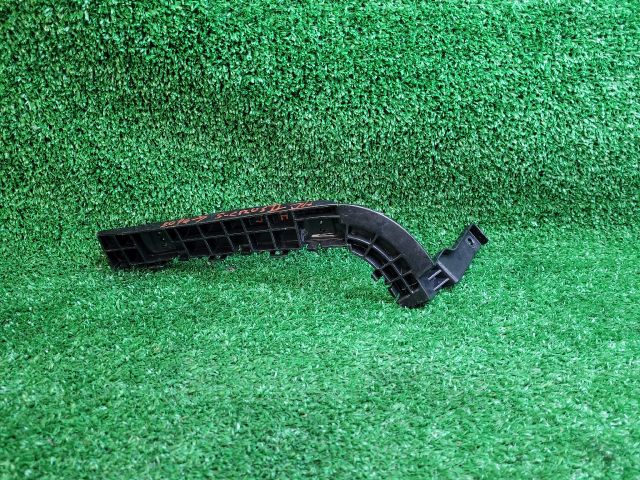 bontott SUZUKI SX4 S-Cross II Jobb hátsó Oldal Lökhárító Tartó (Műanyag)