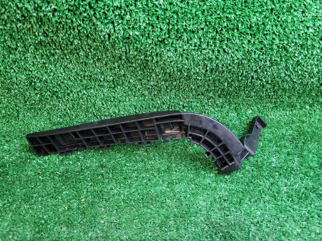 bontott SUZUKI SX4 S-Cross II Jobb hátsó Oldal Lökhárító Tartó (Műanyag)