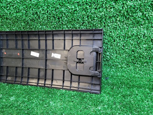 bontott SUZUKI SX4 S-Cross II Jobb hátsó Tároló Rekesz Fedél