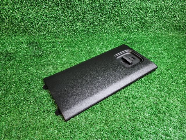 bontott SUZUKI SX4 S-Cross II Jobb hátsó Tároló Rekesz Fedél