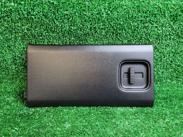 bontott SUZUKI SX4 S-Cross II Jobb hátsó Tároló Rekesz Fedél