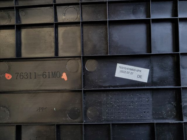 bontott SUZUKI SX4 S-Cross II Jobb hátsó Tároló Rekesz Fedél