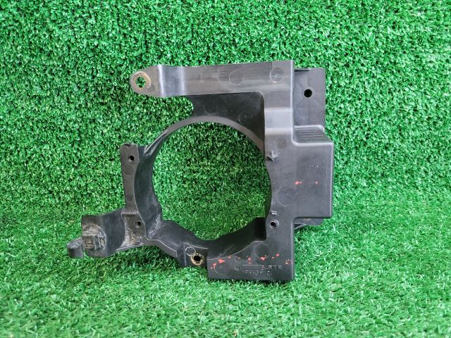 bontott SUZUKI SX4 S-Cross II Jobb Ködfényszóró Tartó