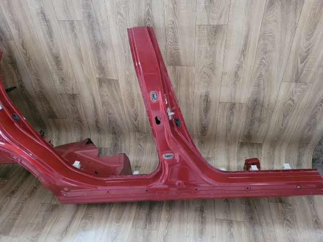 bontott SUZUKI SX4 S-Cross II Jobb Küszöb