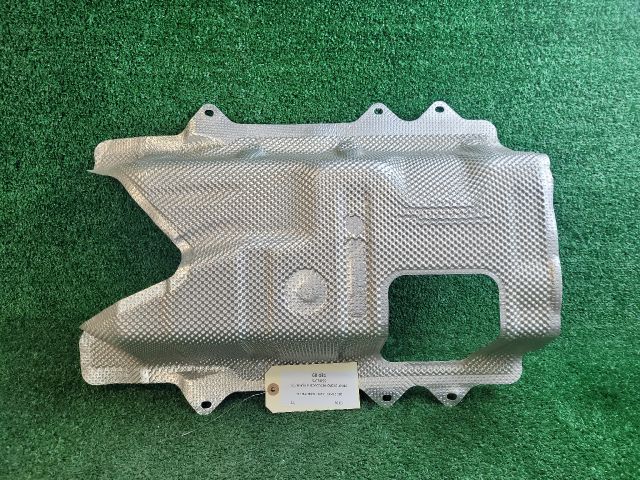 bontott SUZUKI SX4 S-Cross II Középső Kipufogó Dob Hővédő Lemez