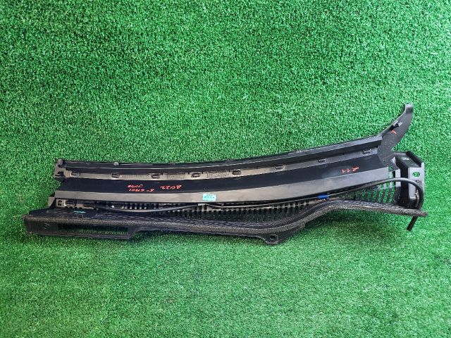 bontott SUZUKI SX4 S-Cross II Levélrács