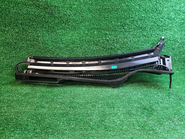 bontott SUZUKI SX4 S-Cross II Levélrács