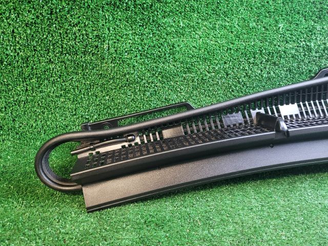 bontott SUZUKI SX4 S-Cross II Levélrács