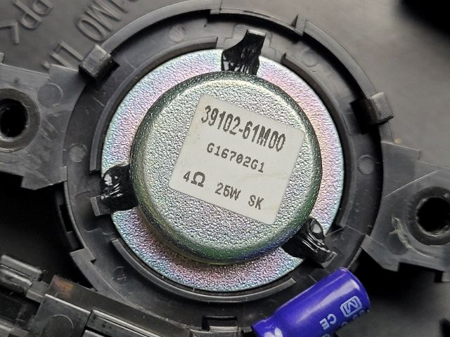 bontott SUZUKI SX4 S-Cross II Műszerfal Bal Hangszóró Burkolat