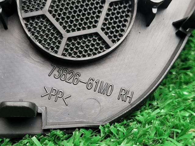 bontott SUZUKI SX4 S-Cross II Műszerfal Jobb Hangszóró Burkolat