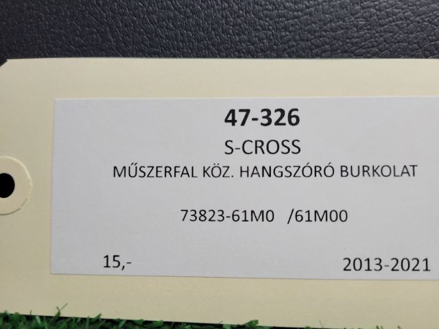 bontott SUZUKI SX4 S-Cross II Műszerfal Középső Hangszóró Burkolat