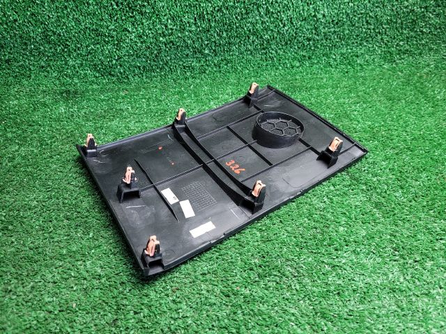 bontott SUZUKI SX4 S-Cross II Műszerfal Középső Hangszóró Burkolat