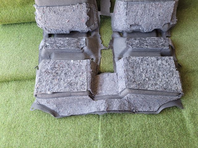 bontott SUZUKI SX4 S-Cross II Padlószőnyeg