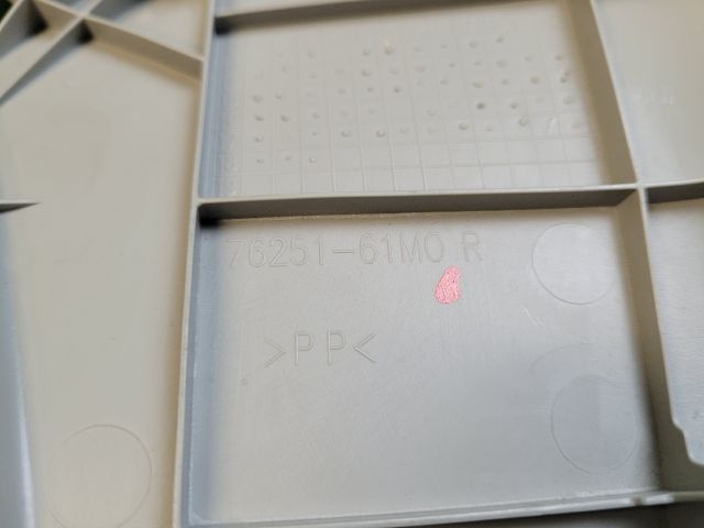 bontott SUZUKI SX4 S-Cross Jobb C Oszlop Burkolat