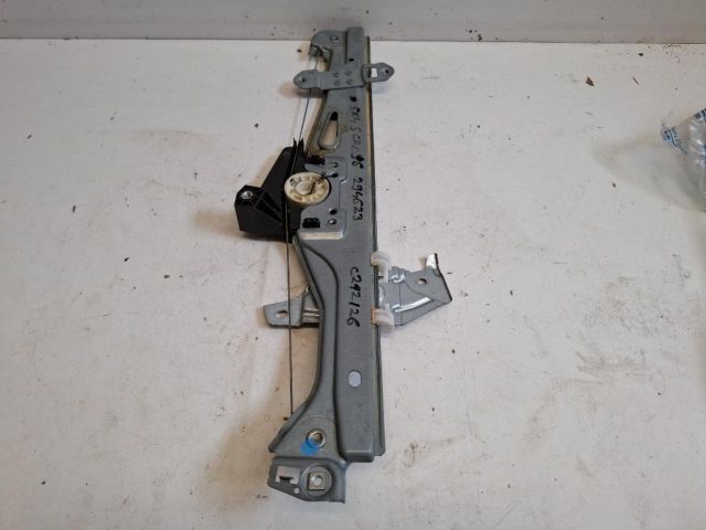 bontott SUZUKI SX4 S-Cross Jobb első Ablakemelő Szerkezet (Elektromos)