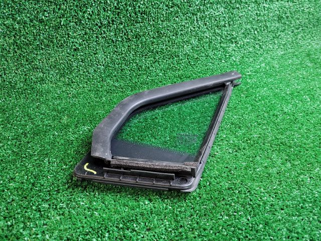 bontott SUZUKI SX4 S-Cross Jobb első Fixüveg (Ajtóban)