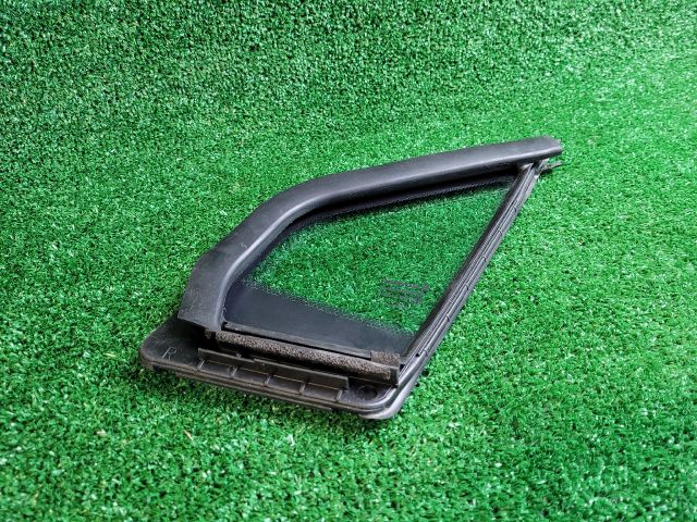 bontott SUZUKI SX4 S-Cross Jobb első Fixüveg (Ajtóban)