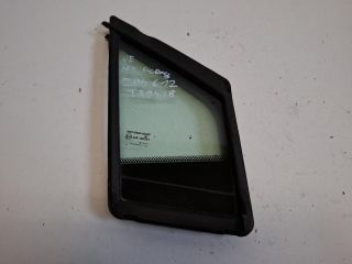 bontott SUZUKI SX4 S-Cross Jobb első Fixüveg (Ajtóban)