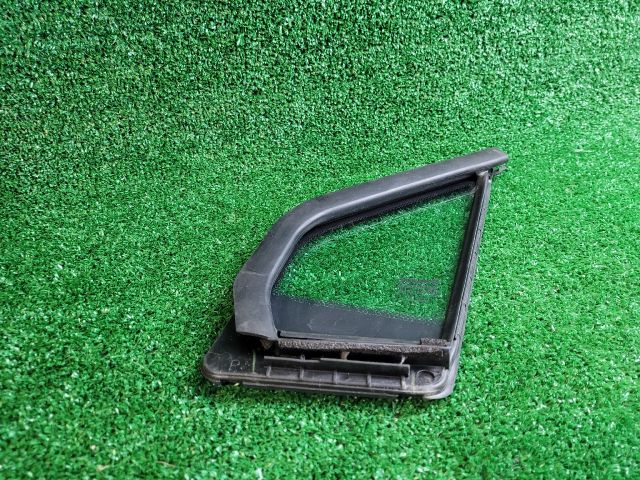 bontott SUZUKI SX4 S-Cross Jobb első Fixüveg (Ajtóban)