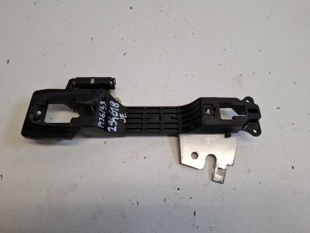 bontott SUZUKI SX4 S-Cross Jobb első Külső Kilincsfészek