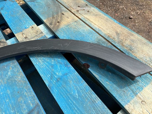 bontott SUZUKI SX4 S-Cross Jobb első Sárvédő Díszléc