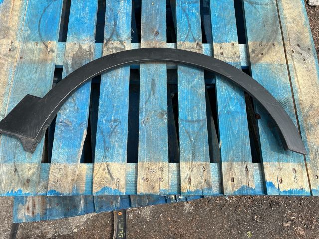 bontott SUZUKI SX4 S-Cross Jobb első Sárvédő Díszléc