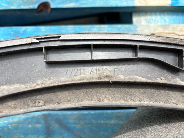 bontott SUZUKI SX4 S-Cross Jobb első Sárvédő Díszléc