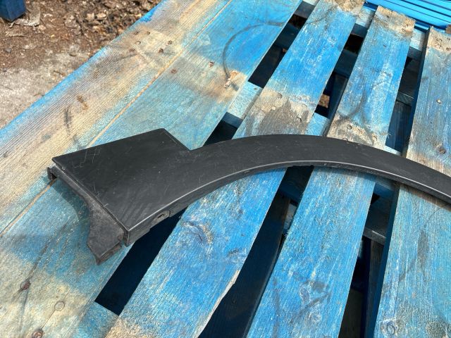 bontott SUZUKI SX4 S-Cross Jobb első Sárvédő Díszléc