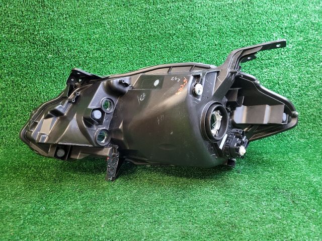 bontott SUZUKI SX4 S-Cross Jobb Fényszóró