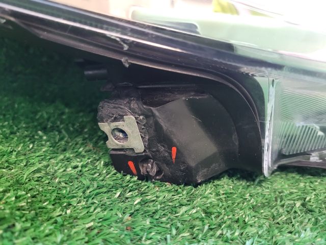 bontott SUZUKI SX4 S-Cross Jobb Fényszóró