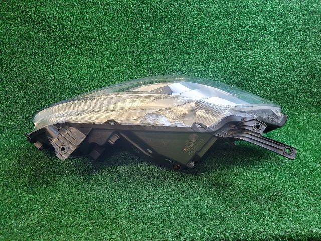 bontott SUZUKI SX4 S-Cross Jobb Fényszóró