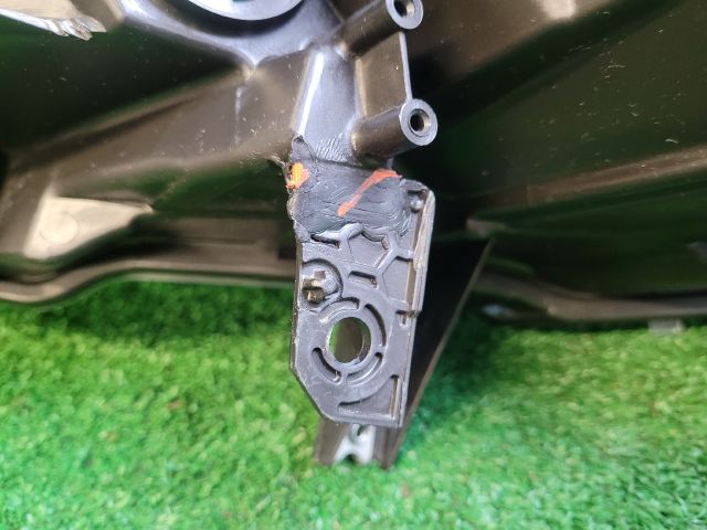 bontott SUZUKI SX4 S-Cross Jobb Fényszóró