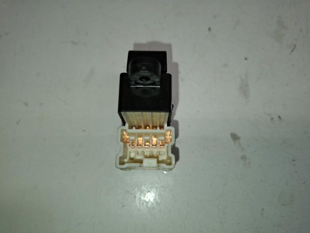 bontott SUZUKI SX4 S-Cross Jobb hátsó Ablakemelő Kapcsoló