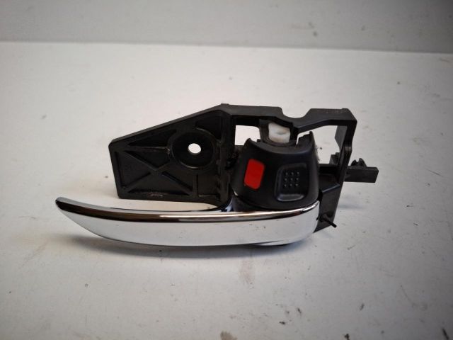 bontott SUZUKI SX4 S-Cross Jobb hátsó Belső Kilincs